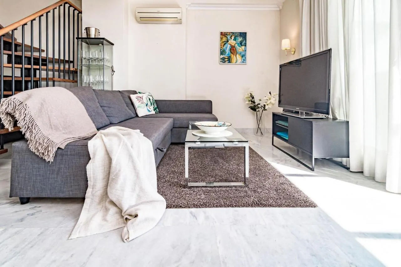 Spacious 2 Bedroom Apartment In Puerto Banus With A Private Terrace And Mountain Views Marbella Španělsko