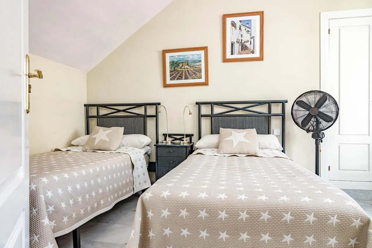 Spacious 2 Bedroom Apartment In Puerto Banus With A Private Terrace And Mountain Views Marbella Španělsko
