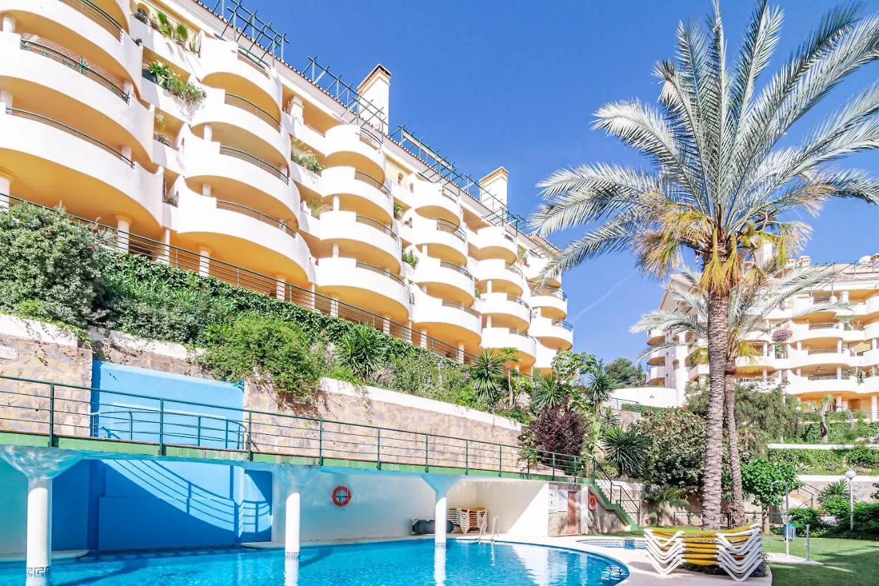 Spacious 2 Bedroom Apartment In Puerto Banus With A Private Terrace And Mountain Views Marbella Španělsko