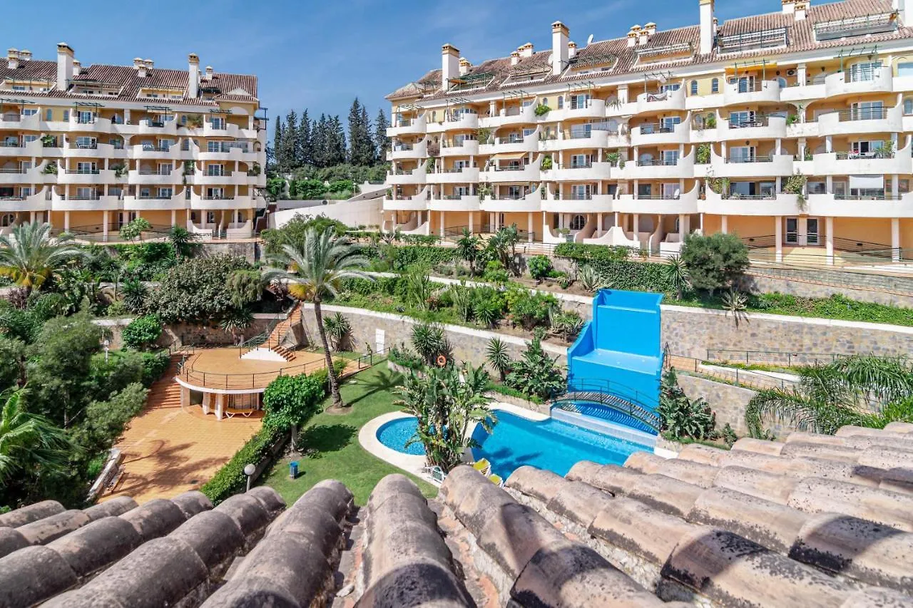 Spacious 2 Bedroom Apartment In Puerto Banus With A Private Terrace And Mountain Views Marbella Španělsko