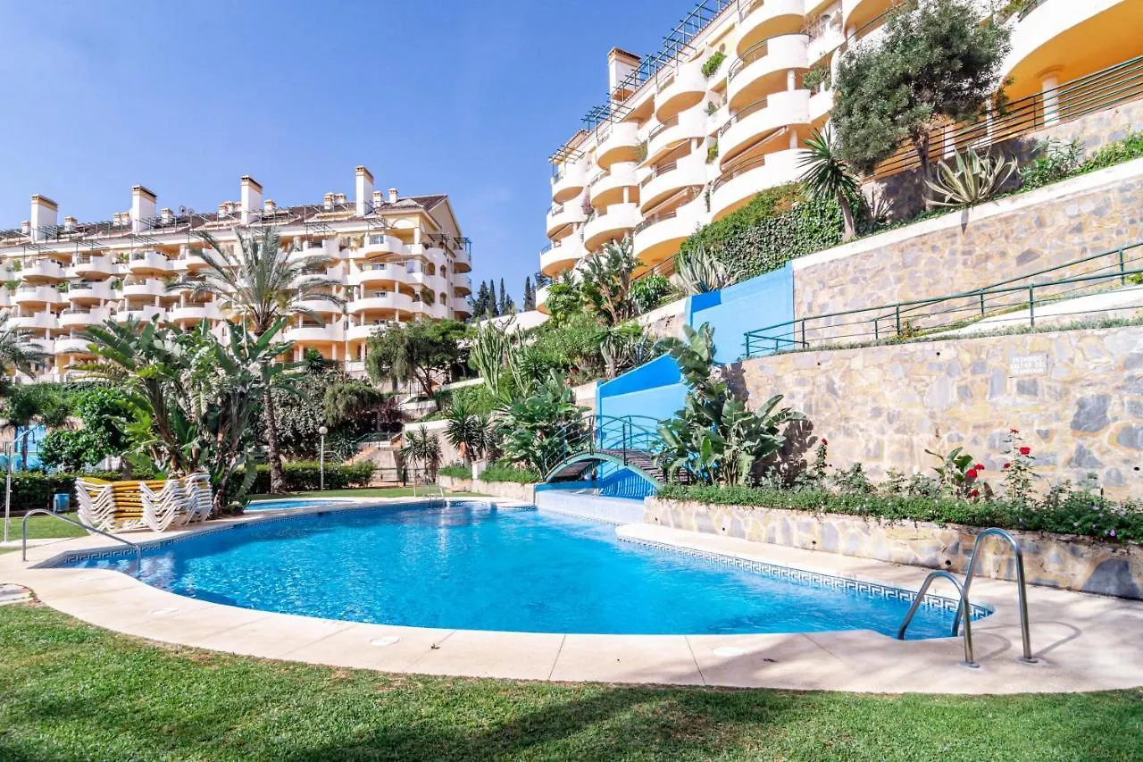 Spacious 2 Bedroom Apartment In Puerto Banus With A Private Terrace And Mountain Views Marbella 0*,  Španělsko